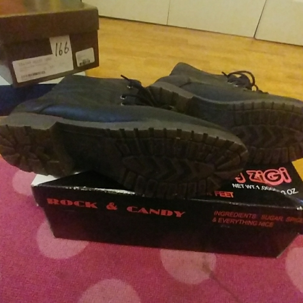 Boots - Picture 2 of 4